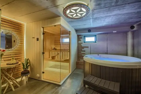 Strefa wellness z sauną parową i jacuzzi